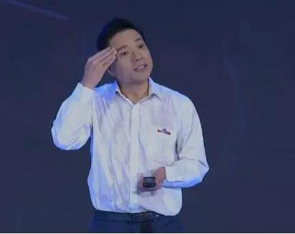 突发！李彦宏演讲遭人泼水